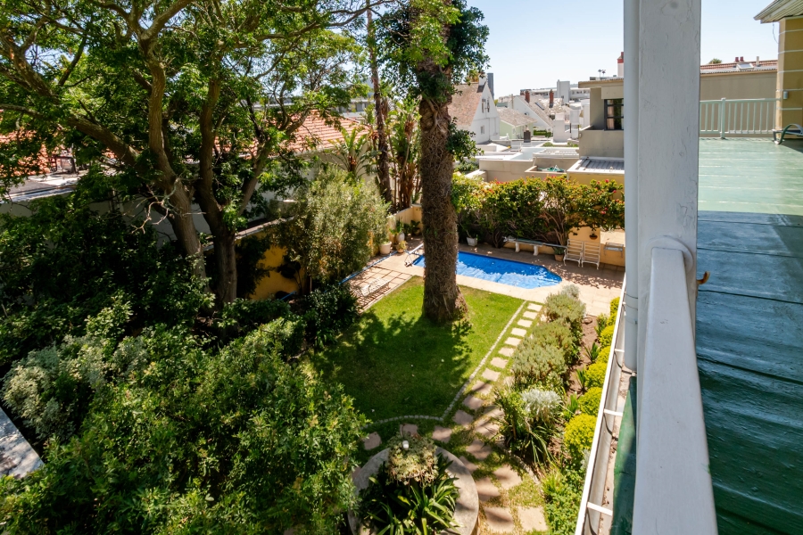 6 Bedroom Property for Sale in Fresnaye Western Cape